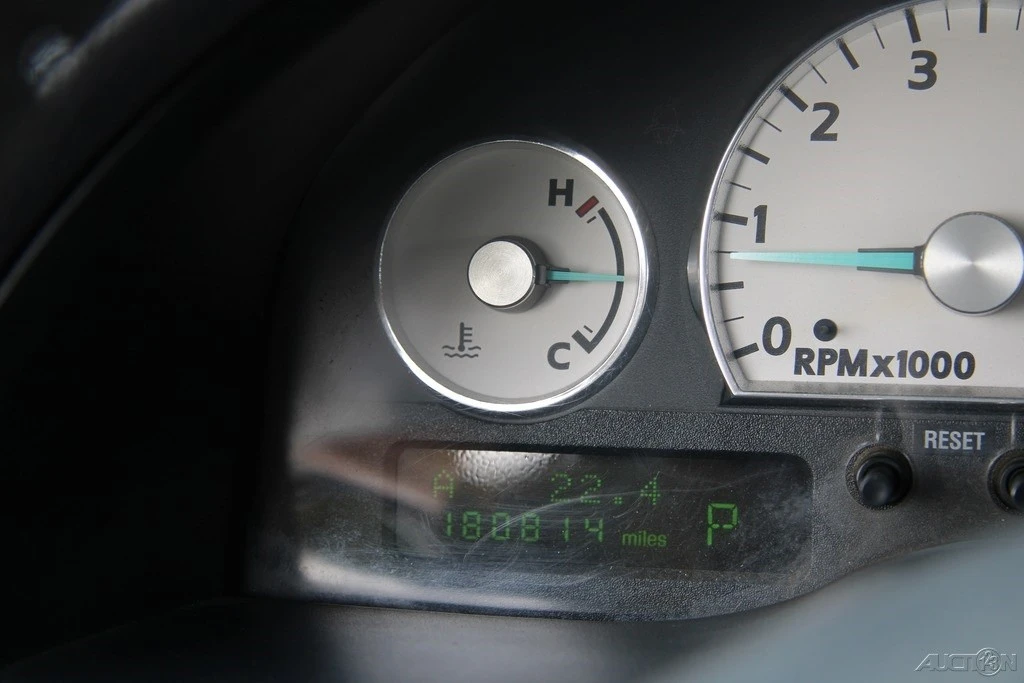 2004 Ford Thunderbird 11th Gen - Image 15 of 21