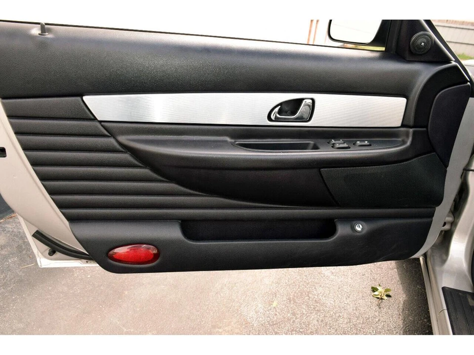 2004 Ford Thunderbird 11th Gen - Image 15 of 24