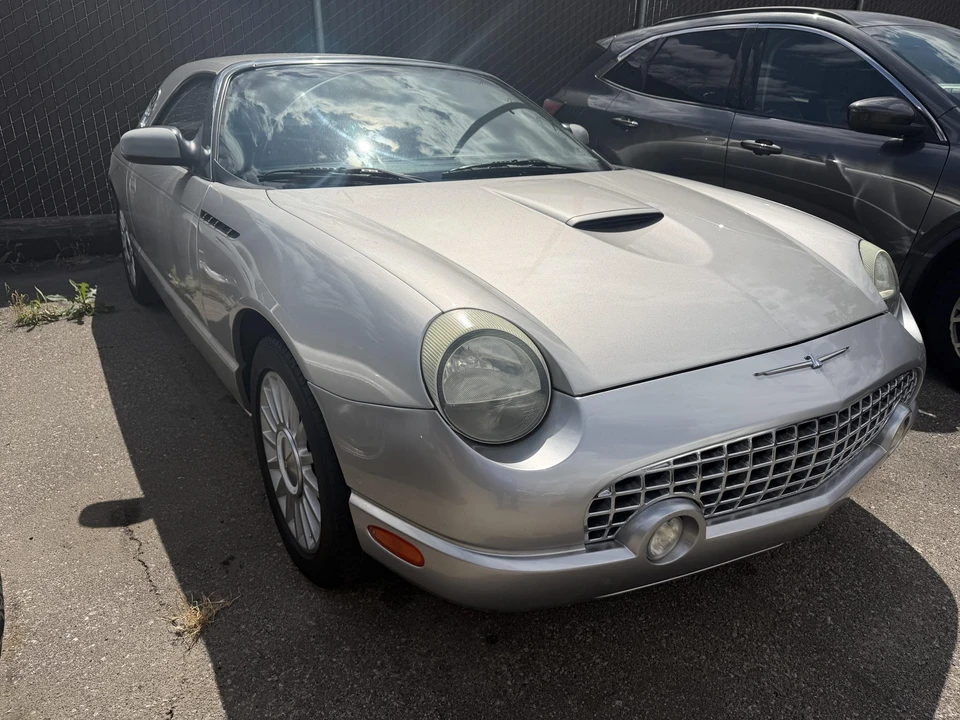 2004 Ford Thunderbird 11th Gen - Image 16 of 21