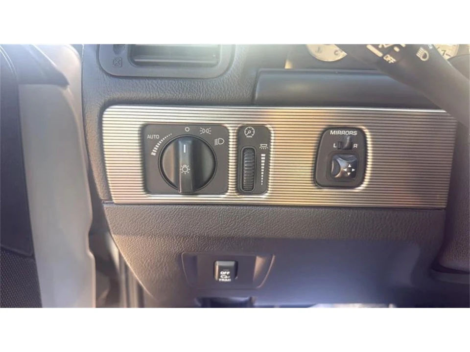 2004 Ford Thunderbird 11th Gen - Image 13 of 29