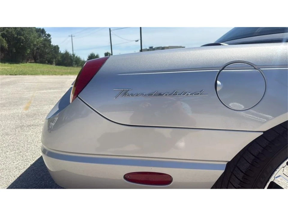 2004 Ford Thunderbird 11th Gen - Image 25 of 29
