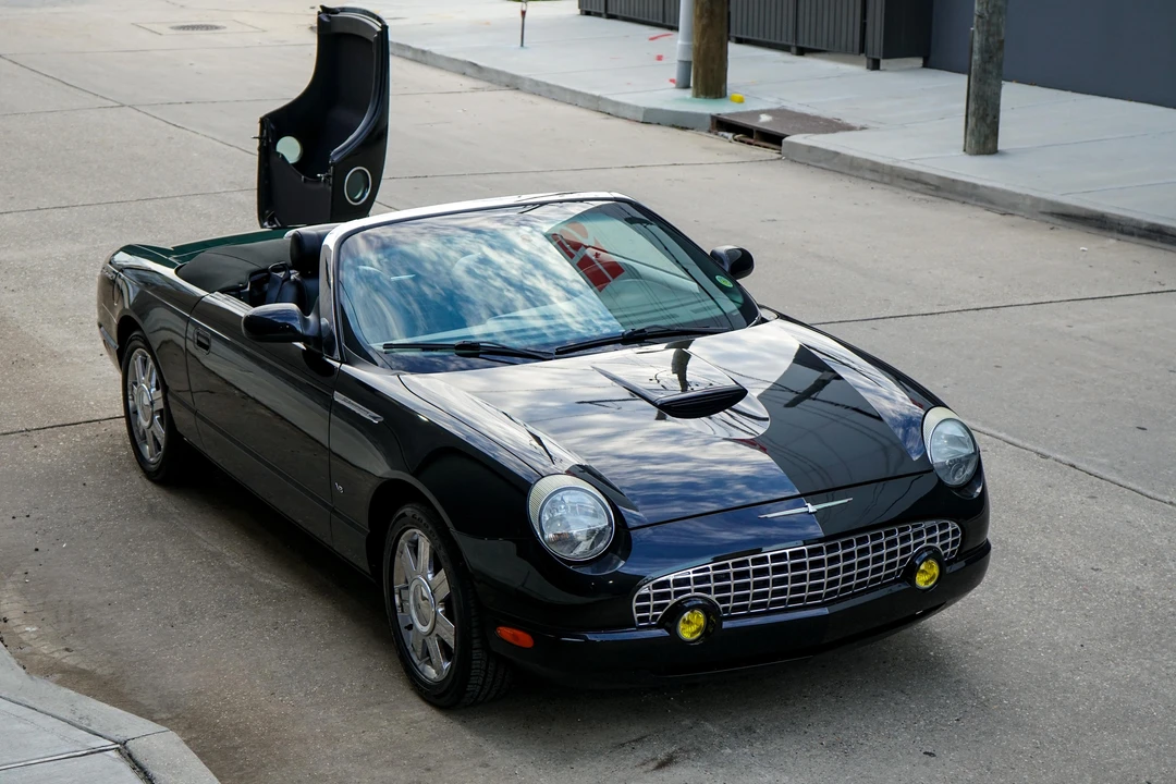 2004 Ford Thunderbird 11th Gen - Image 17 of 31