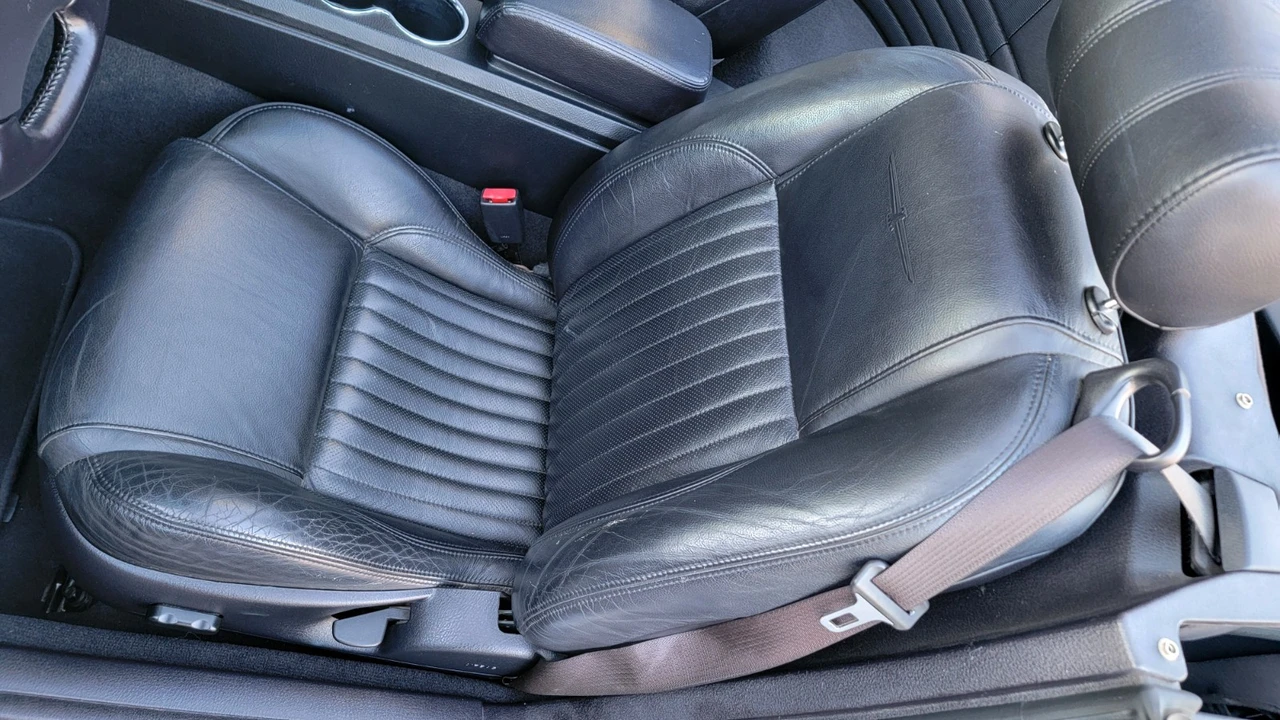 2004 Ford Thunderbird 11th Gen - Image 19 of 21