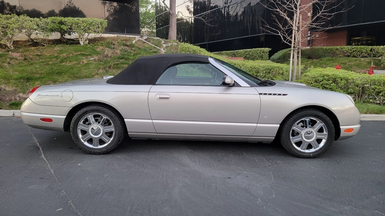 2004 Ford Thunderbird 11th Gen - Image 9 of 21