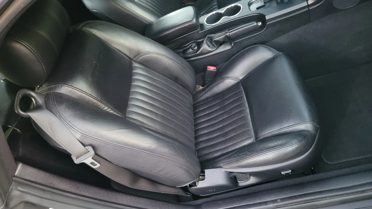 2004 Ford Thunderbird 11th Gen - Image 18 of 21