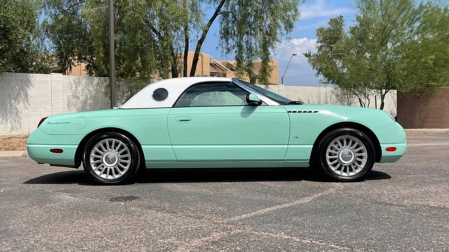 2004 Ford Thunderbird 11th Gen - Image 16 of 17