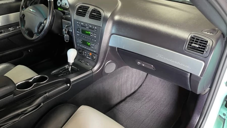 2004 Ford Thunderbird 11th Gen - Image 8 of 17