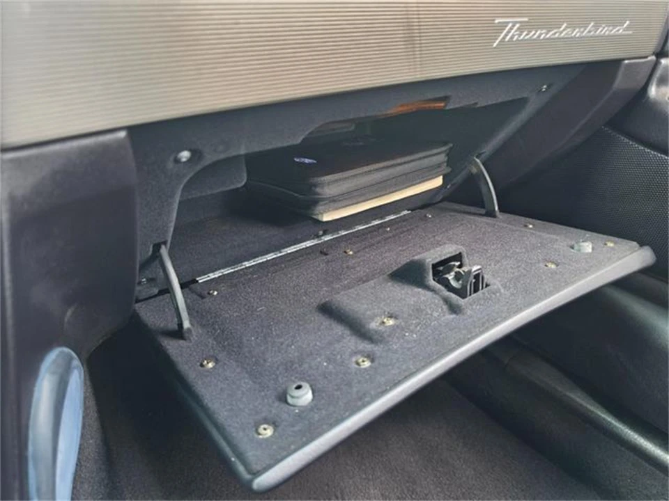 2004 Ford Thunderbird 11th Gen - Image 23 of 31
