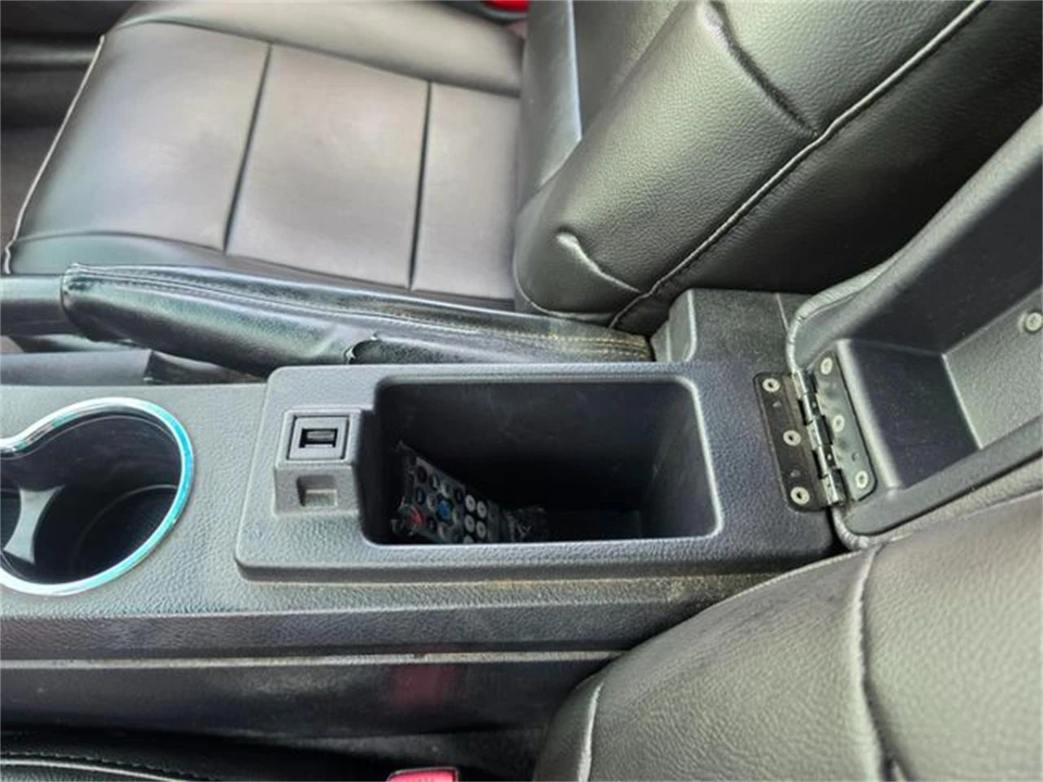 2004 Ford Thunderbird 11th Gen - Image 25 of 31