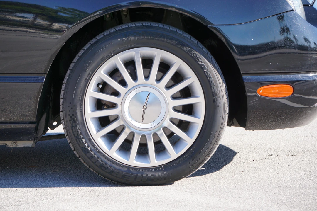 2004 Ford Thunderbird 11th Gen - Image 22 of 31