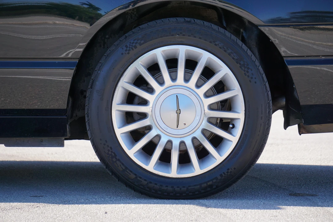 2004 Ford Thunderbird 11th Gen - Image 20 of 31