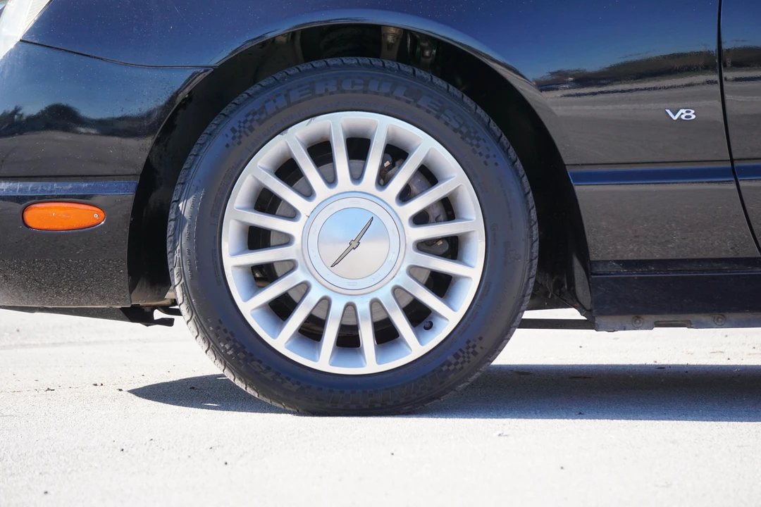 2004 Ford Thunderbird 11th Gen - Image 19 of 31