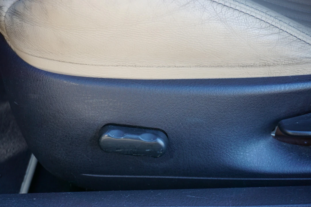 2004 Ford Thunderbird 11th Gen - Image 27 of 31