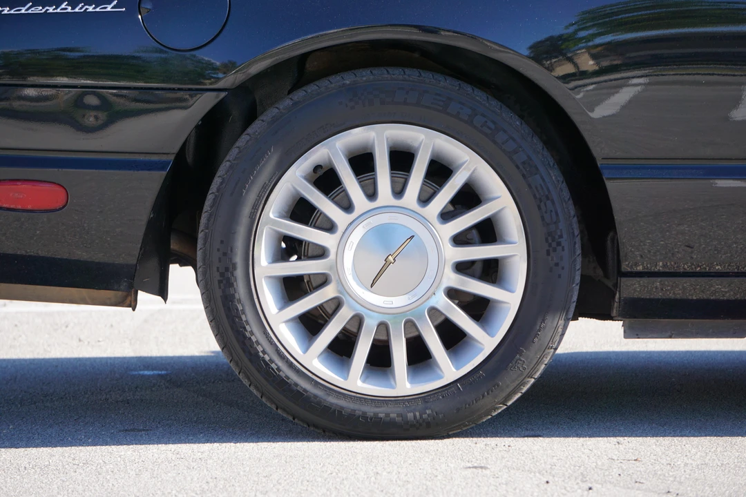 2004 Ford Thunderbird 11th Gen - Image 21 of 31