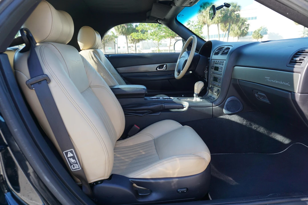2004 Ford Thunderbird 11th Gen - Image 28 of 31