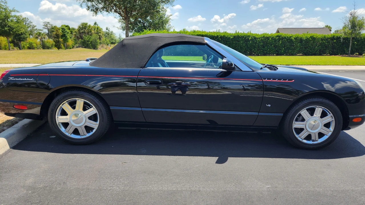 2004 Ford Thunderbird 11th Gen - Image 16 of 31