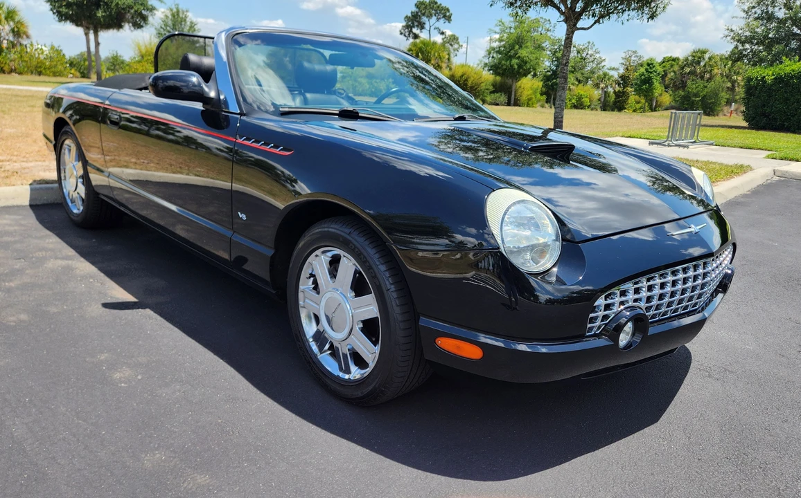 2004 Ford Thunderbird 11th Gen - Image 2 of 31