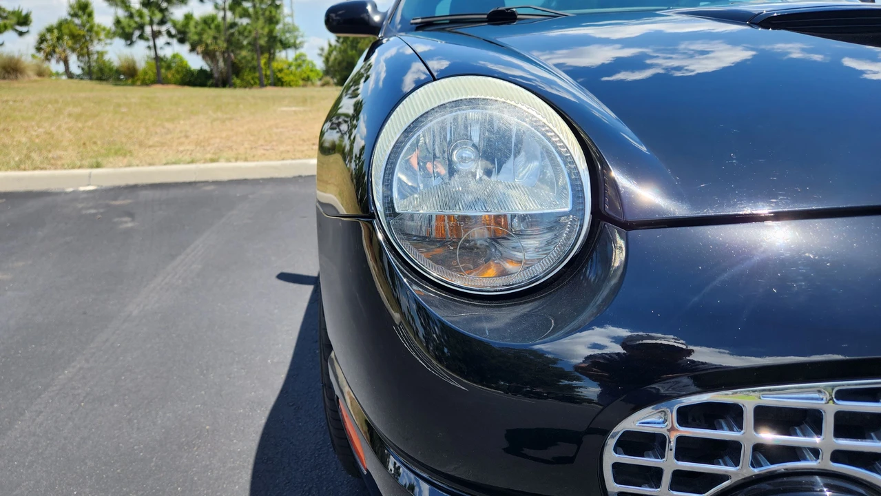 2004 Ford Thunderbird 11th Gen - Image 25 of 31