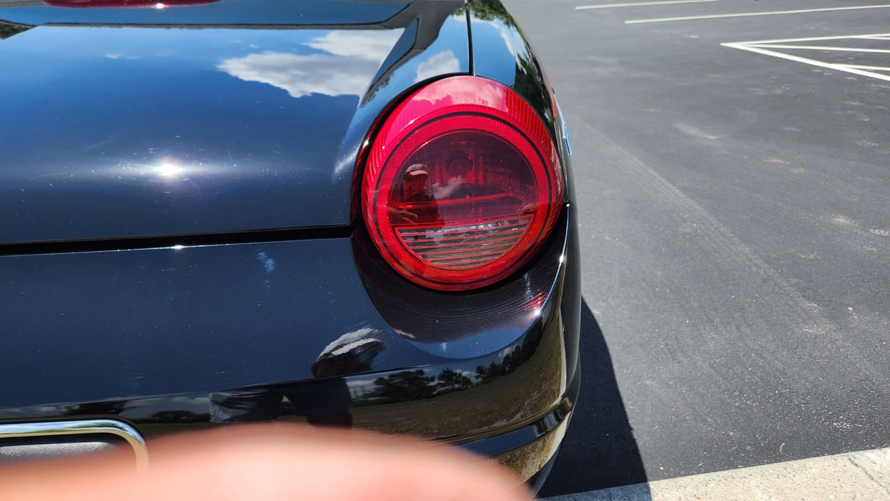 2004 Ford Thunderbird 11th Gen - Image 27 of 31