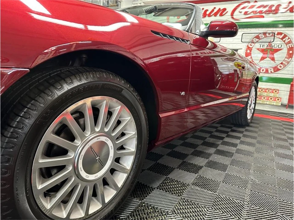 2004 Ford Thunderbird 11th Gen - Image 10 of 31