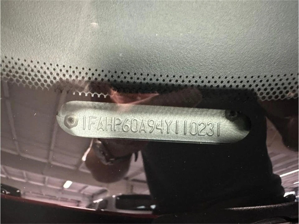 2004 Ford Thunderbird 11th Gen - Image 12 of 31