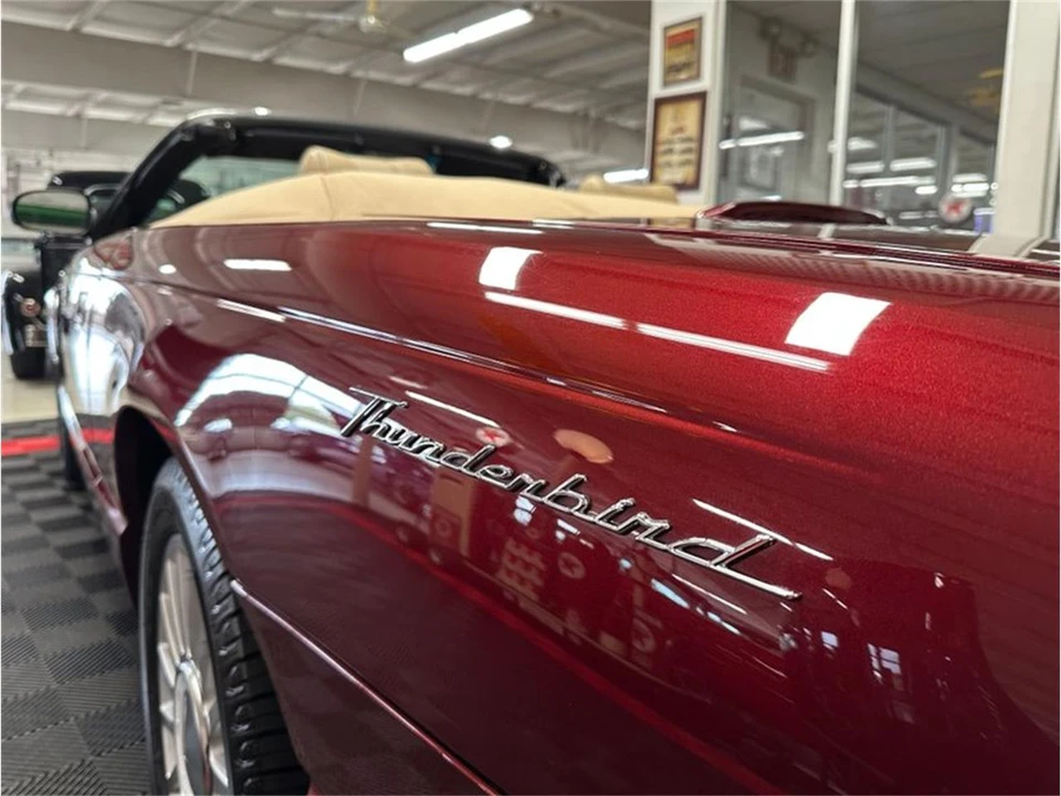 2004 Ford Thunderbird 11th Gen - Image 24 of 31