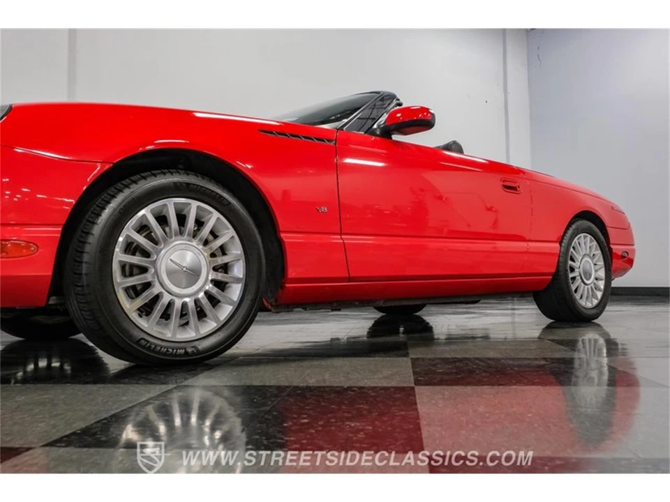 2004 Ford Thunderbird 11th Gen - Image 26 of 31
