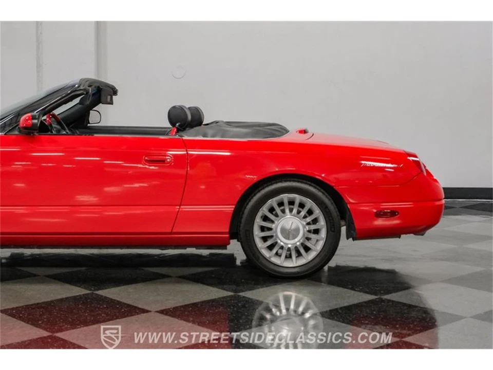 2004 Ford Thunderbird 11th Gen - Image 28 of 31