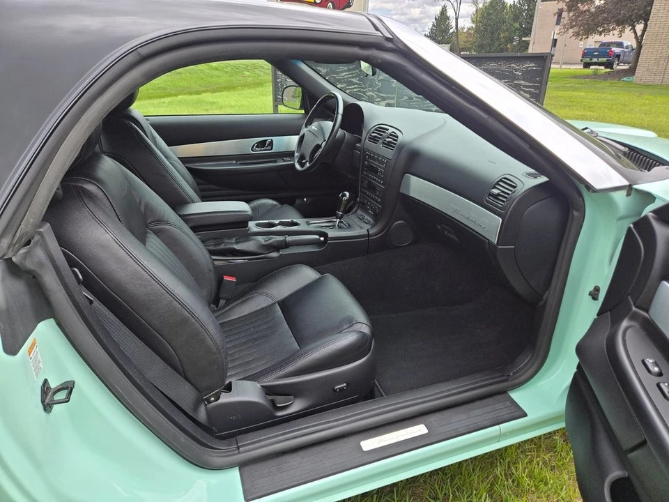 2004 Ford Thunderbird 11th Gen - Image 17 of 21