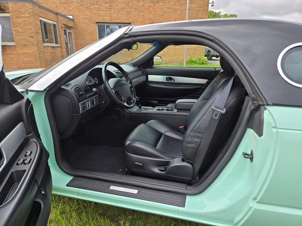 2004 Ford Thunderbird 11th Gen - Image 19 of 21