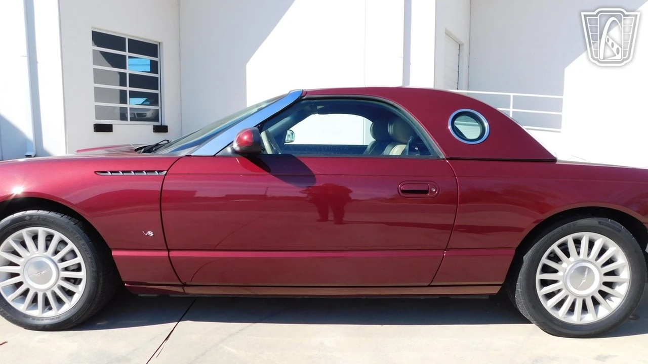 2004 Ford Thunderbird 11th Gen - Image 13 of 21