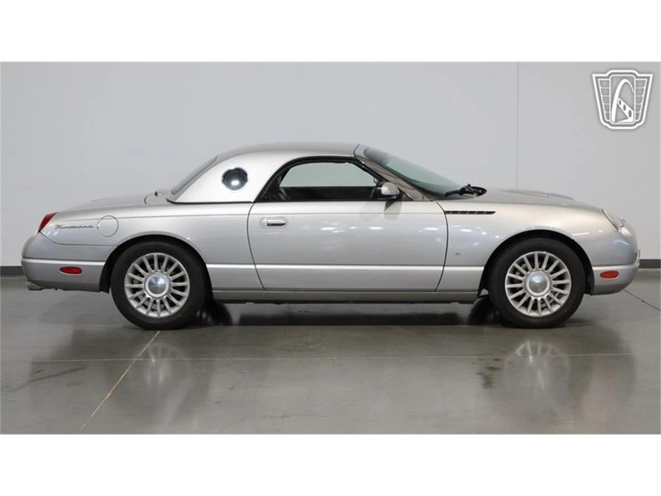 2004 Ford Thunderbird 11th Gen - Image 23 of 31