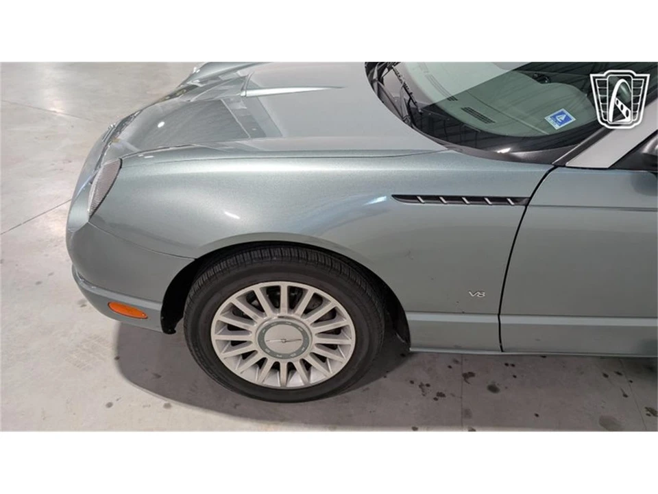2004 Ford Thunderbird 11th Gen - Image 26 of 31