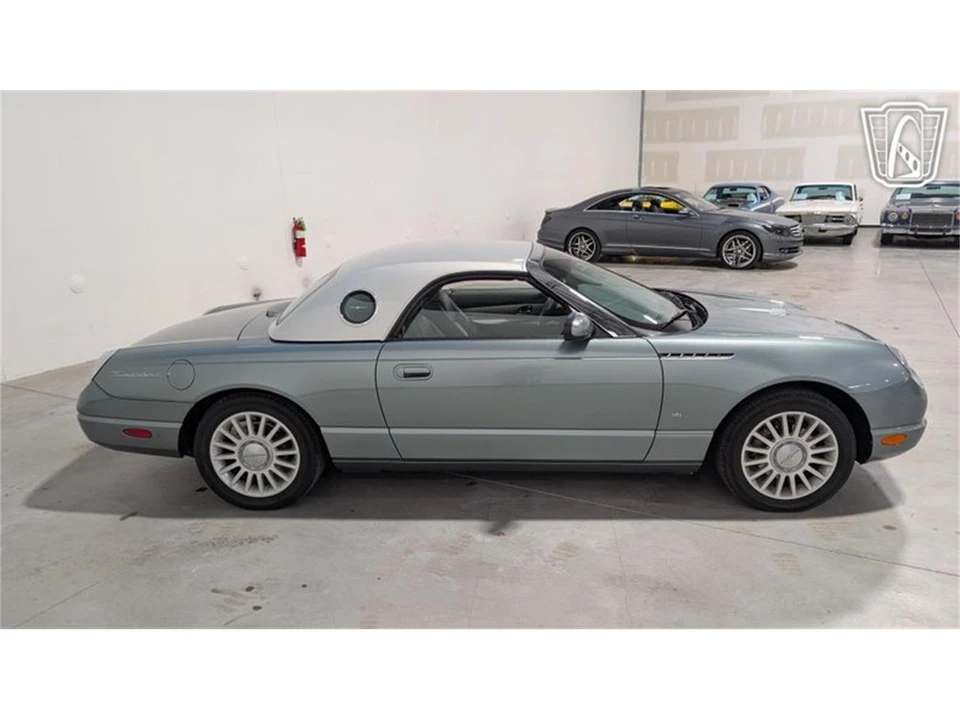 2004 Ford Thunderbird 11th Gen - Image 17 of 31