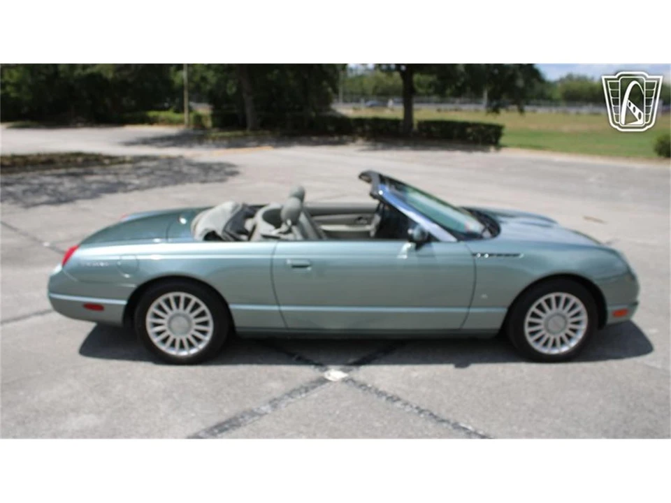 2004 Ford Thunderbird 11th Gen - Image 21 of 31