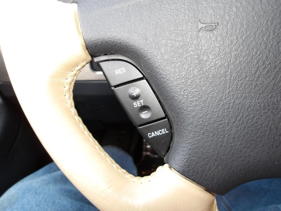 2004 Ford Thunderbird 11th Gen - Image 19 of 28