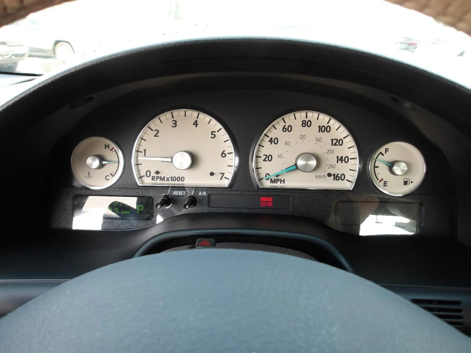 2004 Ford Thunderbird 11th Gen - Image 21 of 28