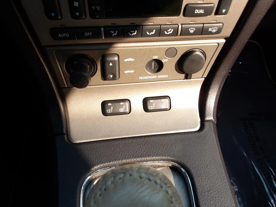 2004 Ford Thunderbird 11th Gen - Image 23 of 28