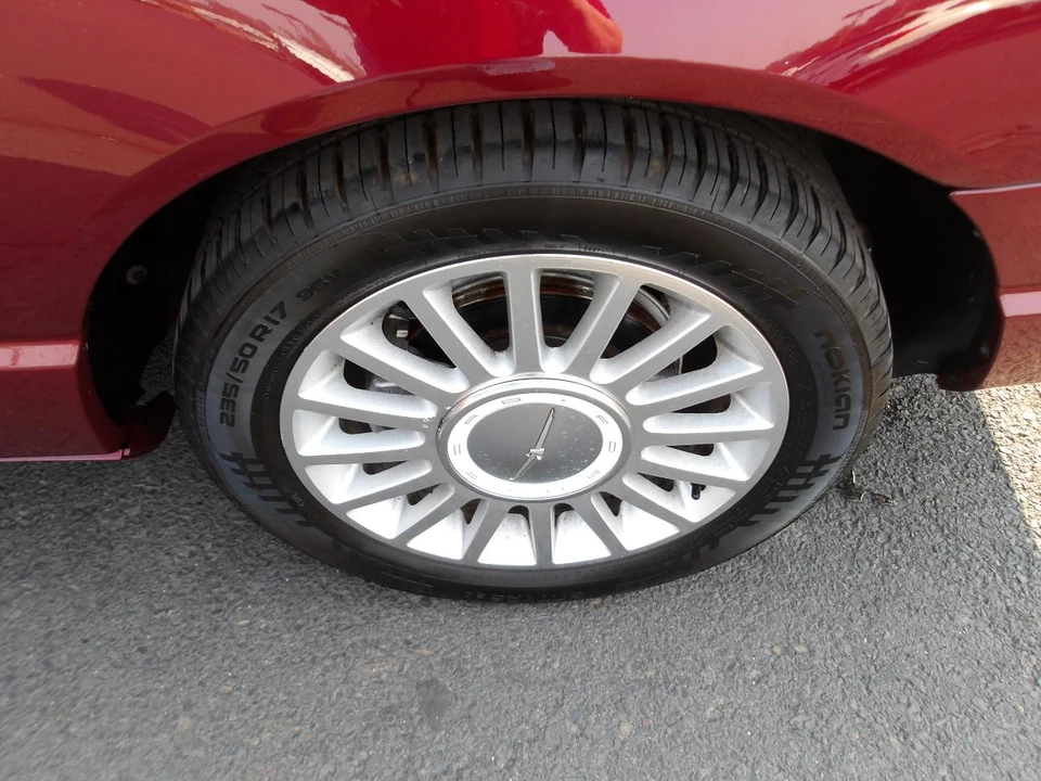 2004 Ford Thunderbird 11th Gen - Image 27 of 28