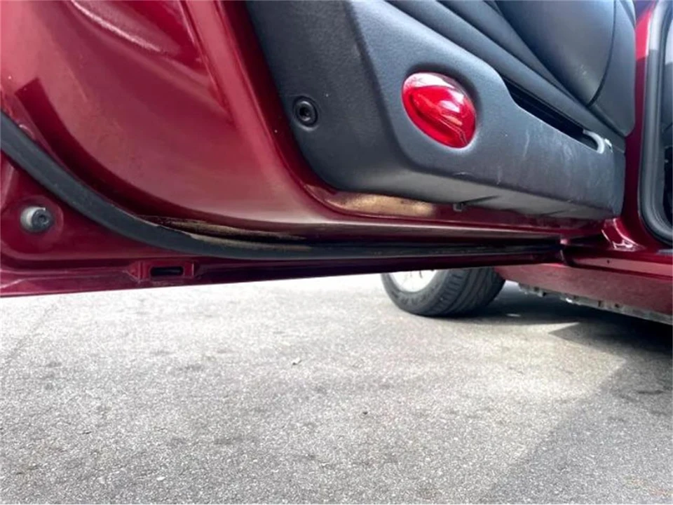 2004 Ford Thunderbird 11th Gen - Image 2 of 25