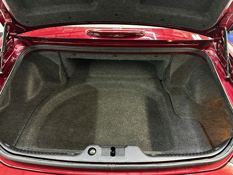 2004 Ford Thunderbird 11th Gen - Image 26 of 31