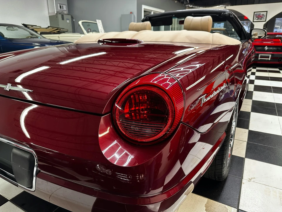 2004 Ford Thunderbird 11th Gen - Image 27 of 31