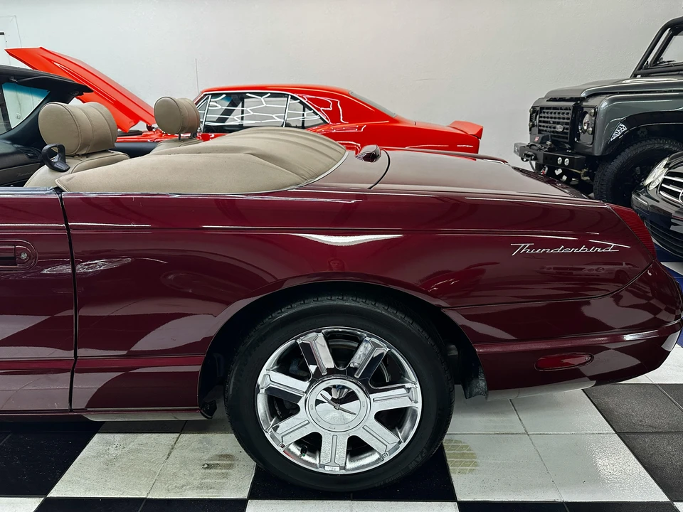 2004 Ford Thunderbird 11th Gen - Image 16 of 31