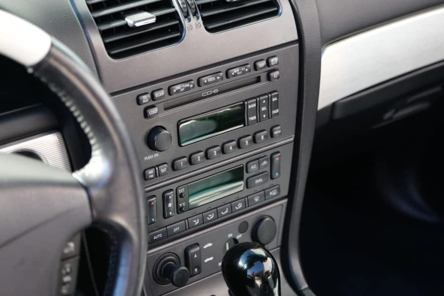 2004 Ford Thunderbird 11th Gen - Image 26 of 29