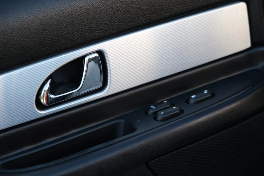 2004 Ford Thunderbird 11th Gen - Image 20 of 29
