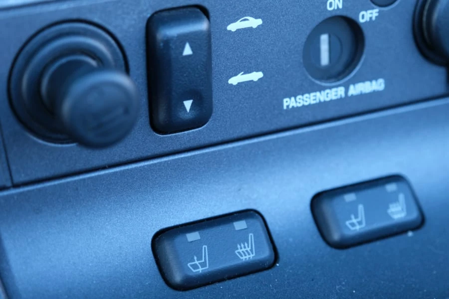 2004 Ford Thunderbird 11th Gen - Image 22 of 29