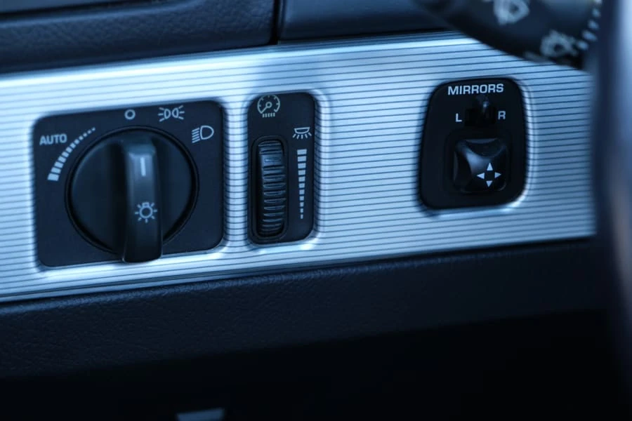 2004 Ford Thunderbird 11th Gen - Image 16 of 29