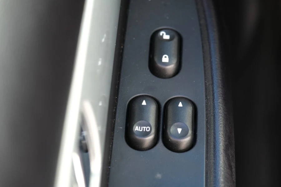 2004 Ford Thunderbird 11th Gen - Image 29 of 29