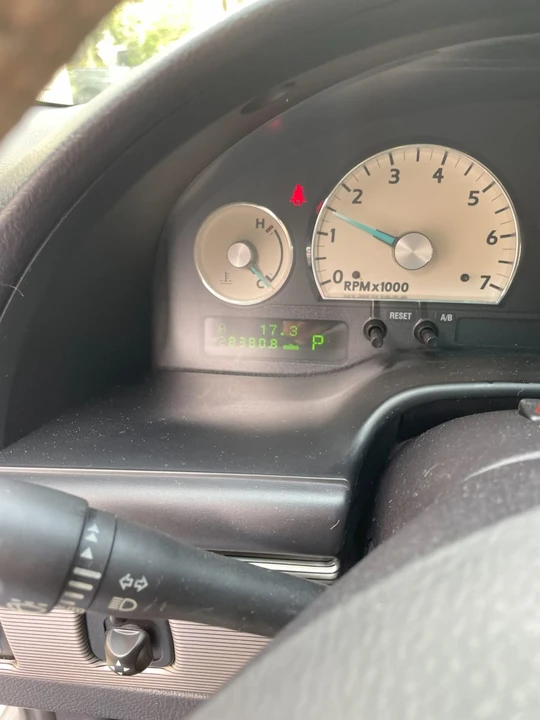 2004 Ford Thunderbird 11th Gen - Image 25 of 31