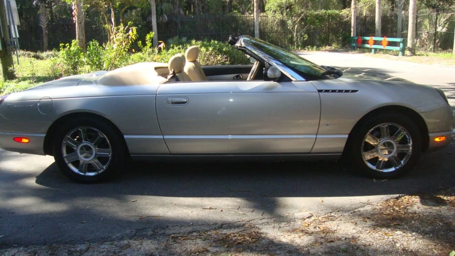 2004 Ford Thunderbird 11th Gen - Image 17 of 31